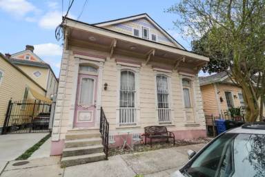 Main picture of 817 Mandeville St