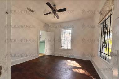Main picture of 3728 Silver St