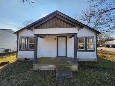 Main picture of 231 W 4th St