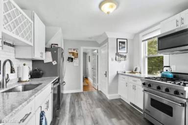Main picture of 319 Granite St