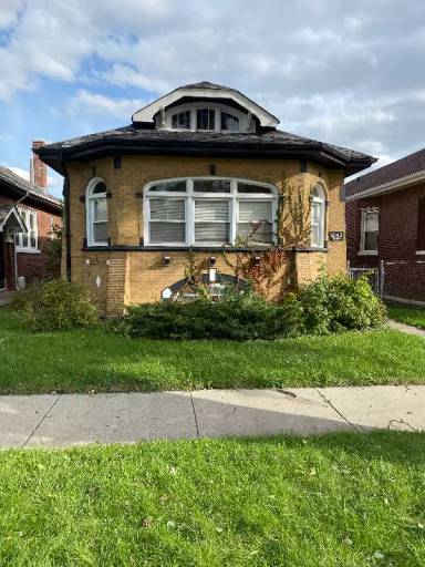 Main picture of 12139 S Yale Ave