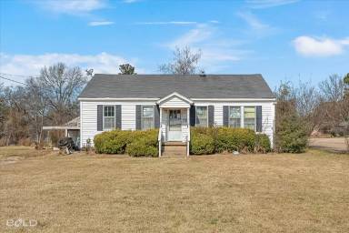 Main picture of 3814 Lakeshore Dr