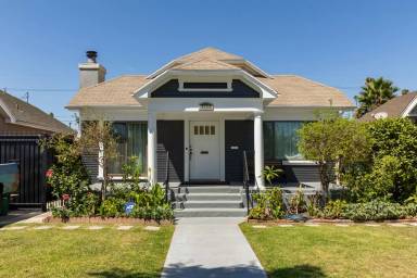 Main picture of 4153 S Van Ness Ave