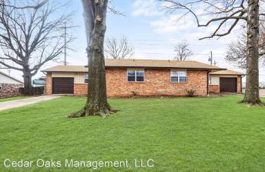 Main picture of 2403 Pin Oak Dr