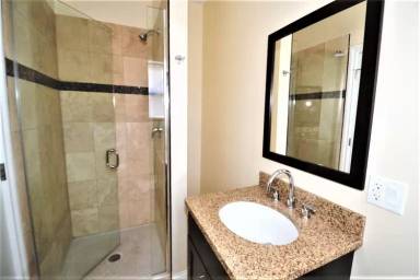 Main picture of 1756 W Montrose Ave