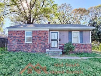 Main picture of 2371 Imogene St