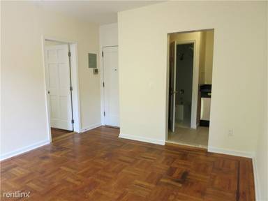 Main picture of 433 E 9th St