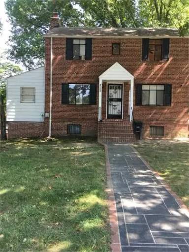 Main picture of 2109 Ingraham St