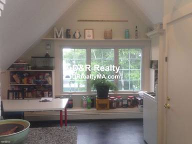 Main picture of 78 Benton Rd