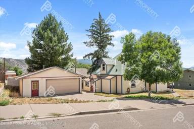 Main picture of 440 Whiteriver Ave