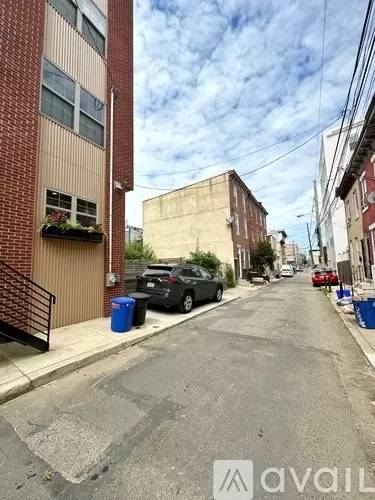 Main picture of 2033 N Hope St