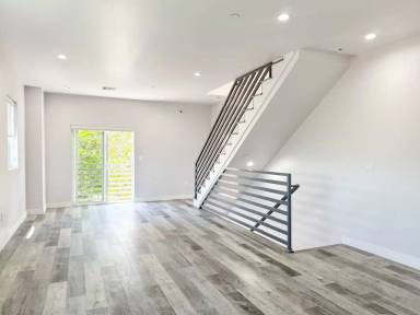 Main picture of 5726 Case Ave