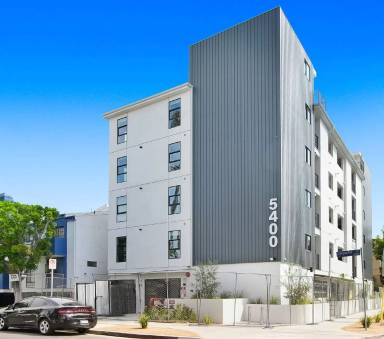 Main picture of 5400 Carpenter Ave
