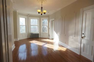 Main picture of 100 Clerk St