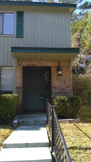 Main picture of 220 Candlebrook Dr