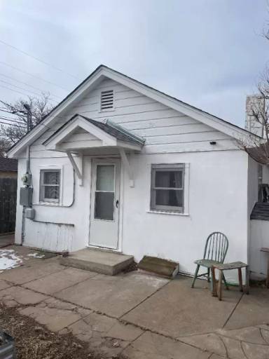 Main picture of 706 Topeka Ave