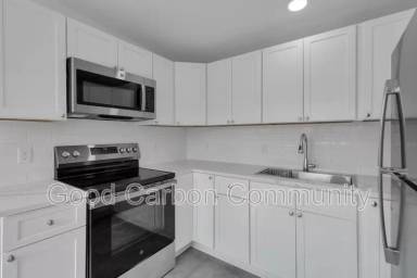 Main picture of 211 Summer St