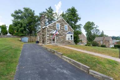 Main picture of 136 4th Ave