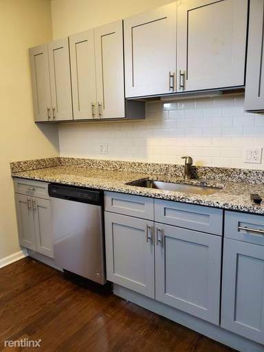 Main picture of 4612 S Lake Park Ave