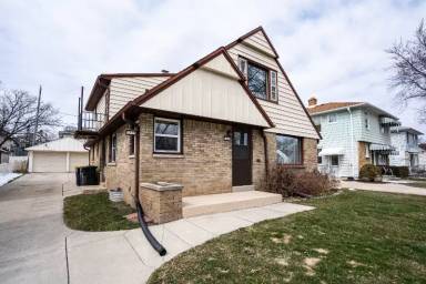 Main picture of 1539 S 96th St