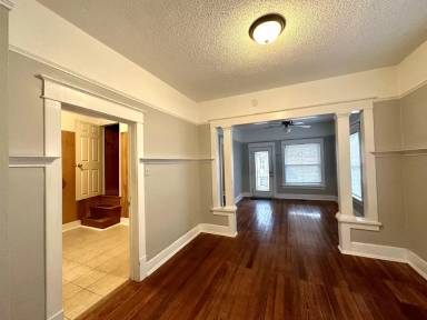 Main picture of 3928 Fisher St