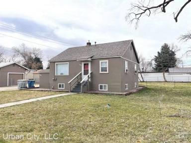 Main picture of 911 E Amity Ave