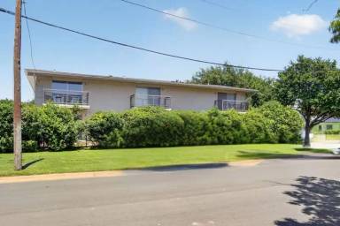 Main picture of 4616 W Lovers Ln