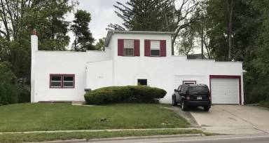 Main picture of 532 W Grand River Ave