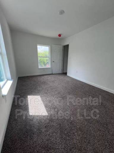 Main picture of 224 W Pyron Ave