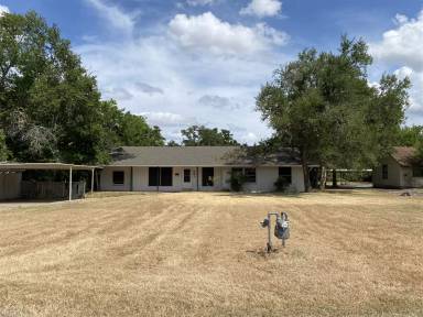 Main picture of 703 Inwood Dr