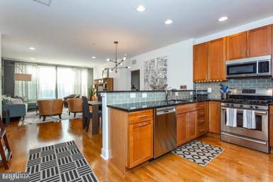 Main picture of 600 S 24th St