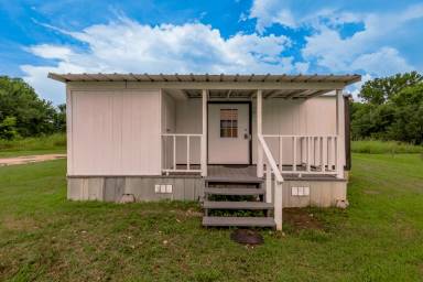 Main picture of 2094 S Robb St