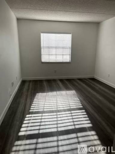 Main picture of 3803 N Oak Dr