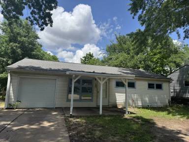 Main picture of 1808 SE 24th St