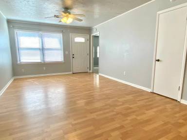 Main picture of 429 W Hurd St