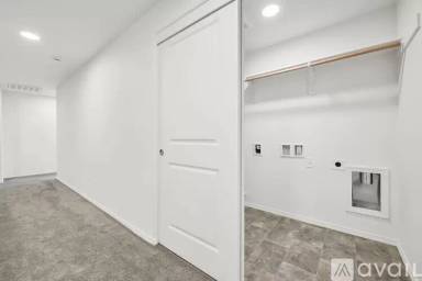 Main picture of 43 S Road Pl
