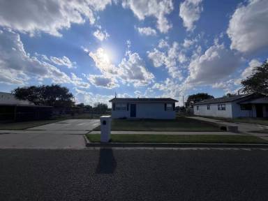 Main picture of 2412 Globe Ave