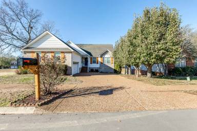 Main picture of 1057 Meandering Way