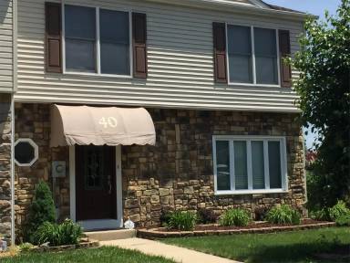 Main picture of 40 Tudor Ln