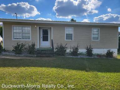 Main picture of 3719 5th St NE