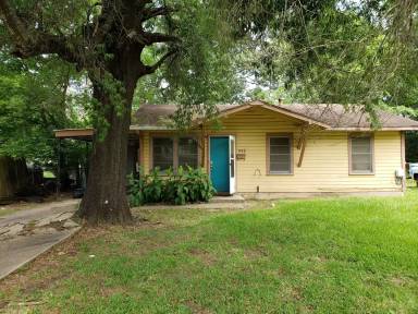 Main picture of 300 W 83rd St