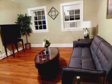 Main picture of 943 Starling Ave