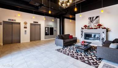 Main picture of 2036 S Michigan Ave
