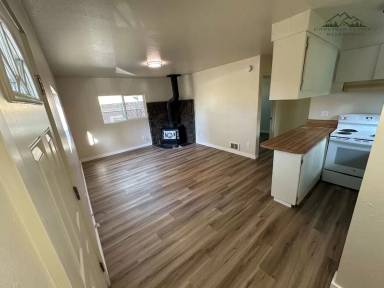 Main picture of 525 S 71st St