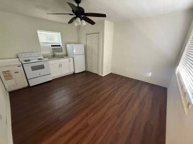 Main picture of 216 Orangeview Ln
