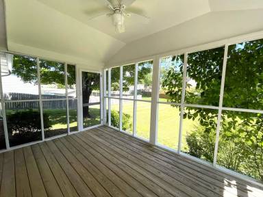 Main picture of 8708 Shoreham Blvd