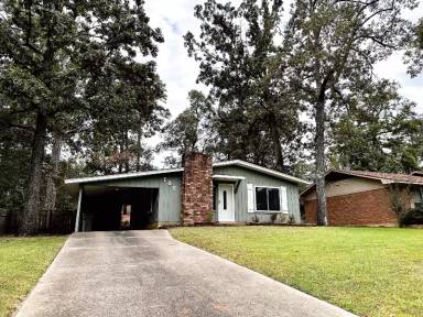 Main picture of 102 Hardwood Dr