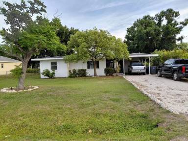 Main picture of 1003 39th Ave W