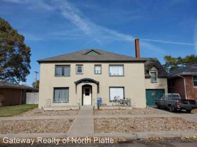 Main picture of 407 W 1st St
