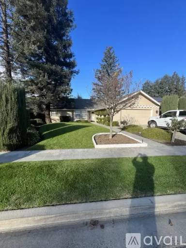 Main picture of 4940 W Grove Ave